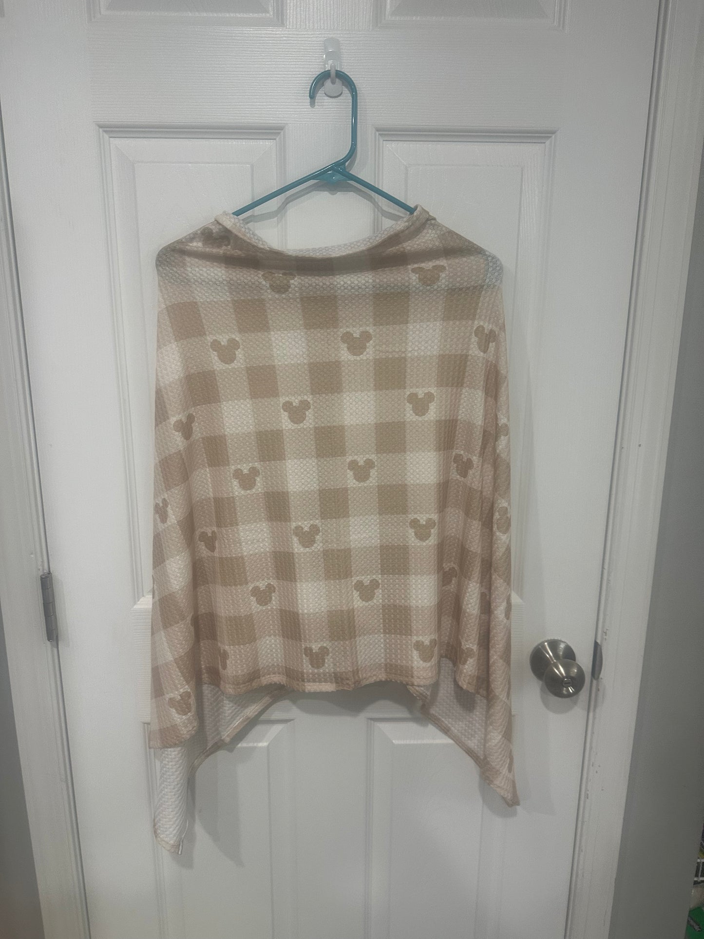 Checkered mouse nursing cover