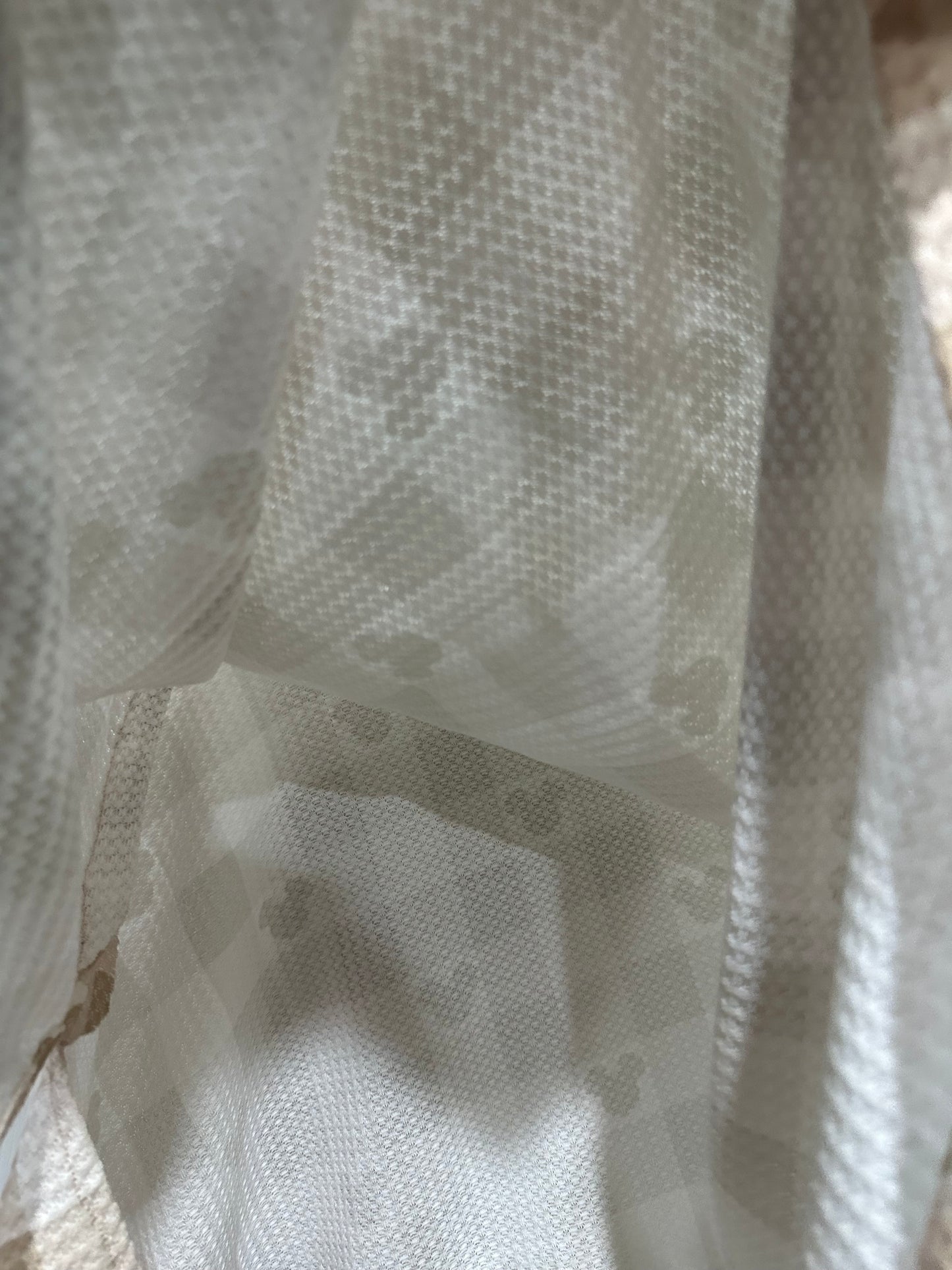 Checkered mouse nursing cover